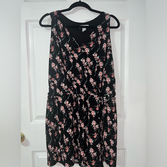 WHBM Faux Wrap Floral Romper - Picture 1 of 4